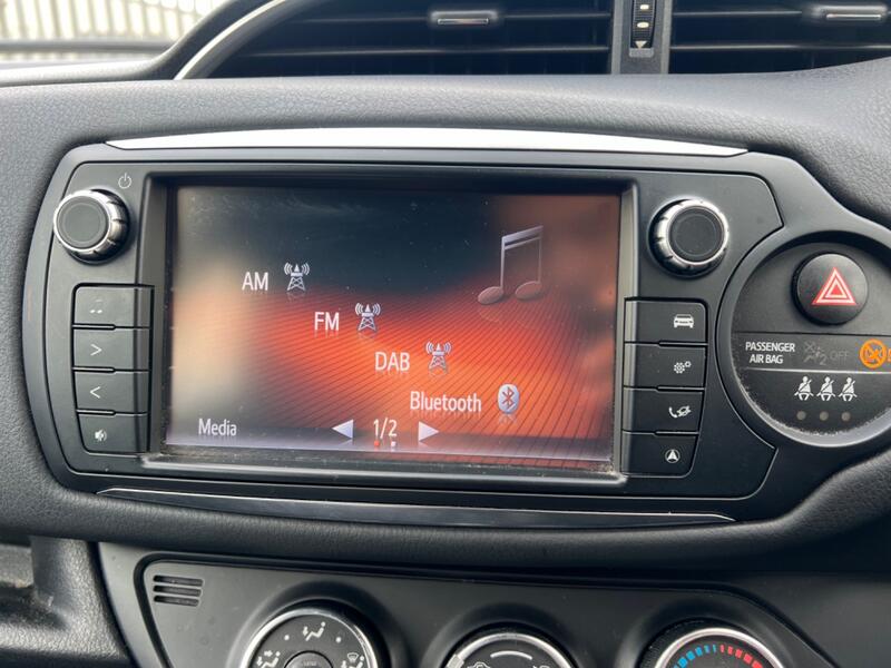 TOYOTA YARIS 1.3 Dual VVT-i Design 2016