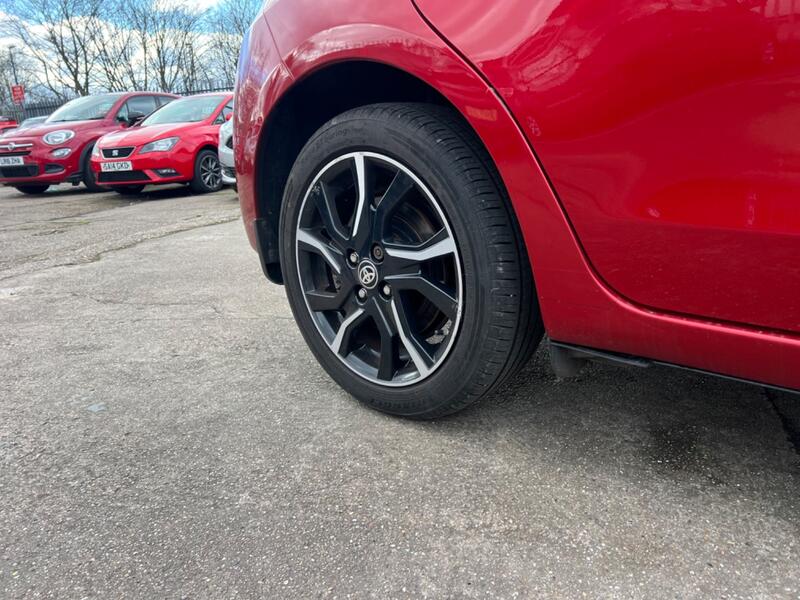 TOYOTA YARIS 1.3 Dual VVT-i Design 2016