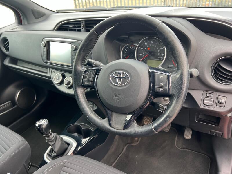 TOYOTA YARIS 1.3 Dual VVT-i Design 2016