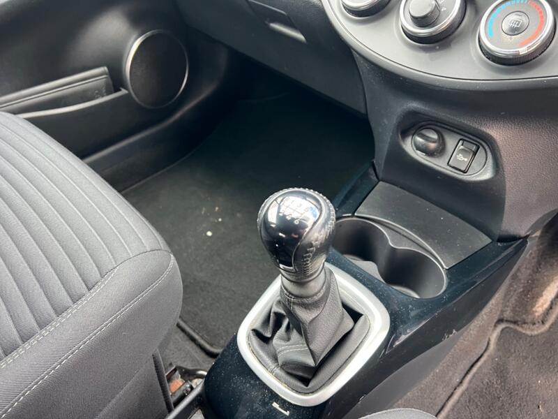 TOYOTA YARIS 1.3 Dual VVT-i Design 2016