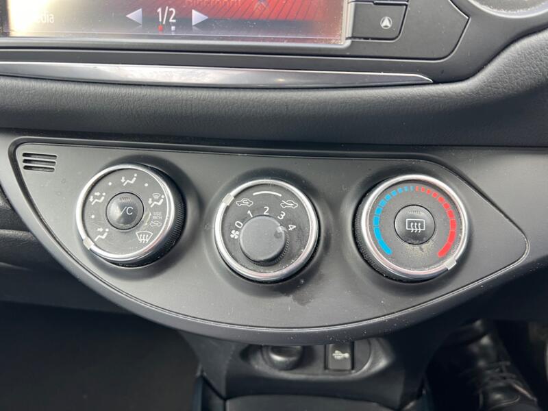 TOYOTA YARIS 1.3 Dual VVT-i Design 2016
