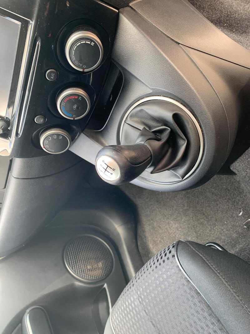 MAZDA MAZDA2 1.3 Sport Venture 2015