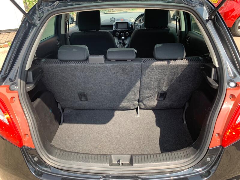 MAZDA MAZDA2 1.3 Sport Venture 2015