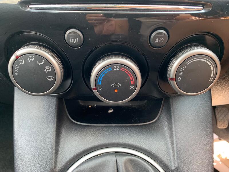 MAZDA MAZDA2 1.3 Sport Venture 2015