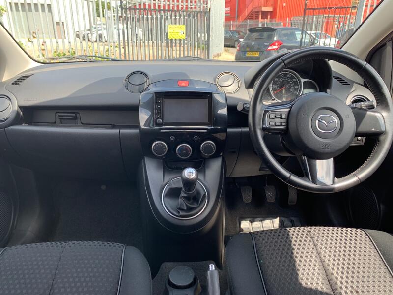 MAZDA MAZDA2 1.3 Sport Venture 2015