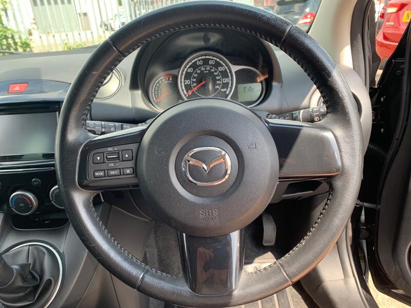 MAZDA MAZDA2 1.3 Sport Venture 2015