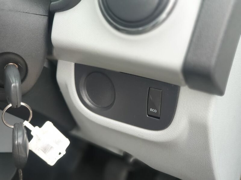 DACIA SANDERO AMBIANCE DCI 2013