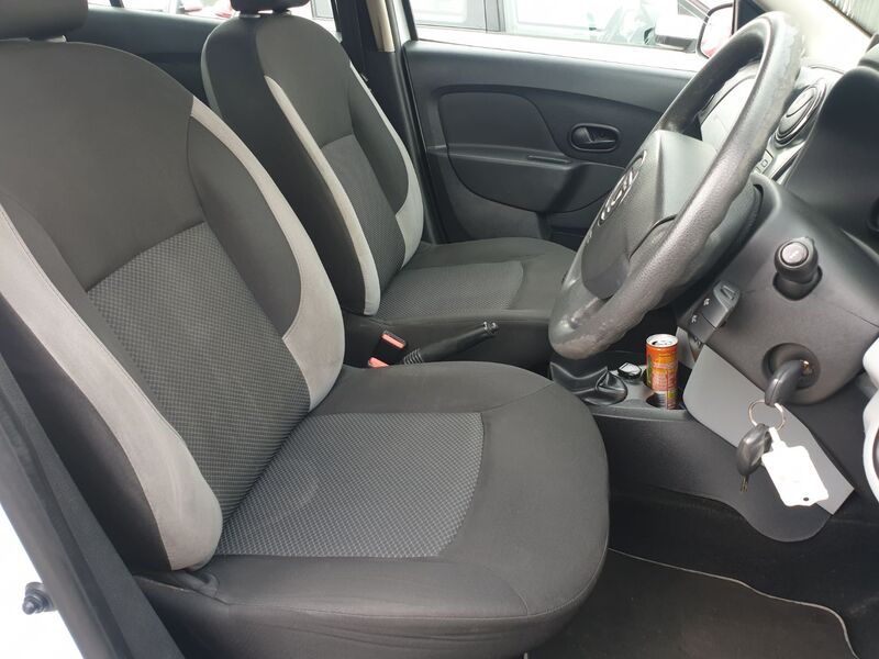 DACIA SANDERO AMBIANCE DCI 2013