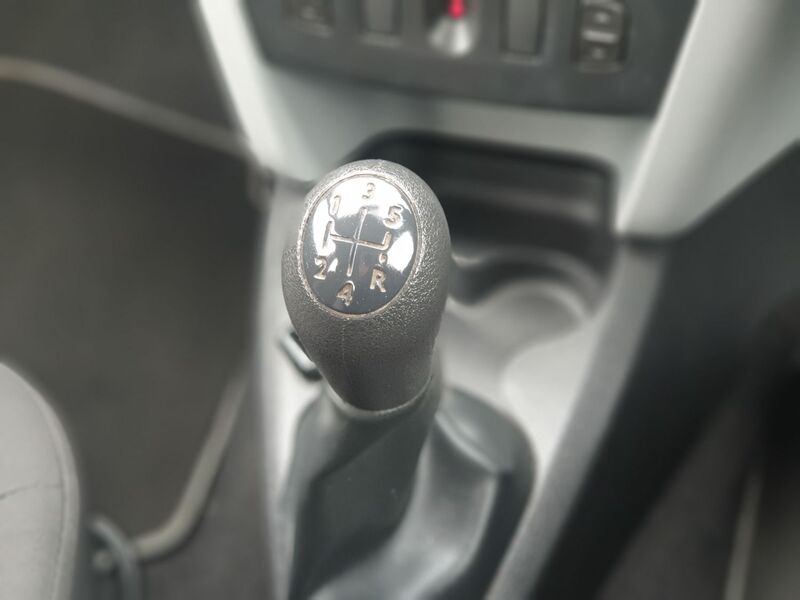 DACIA SANDERO AMBIANCE DCI 2013