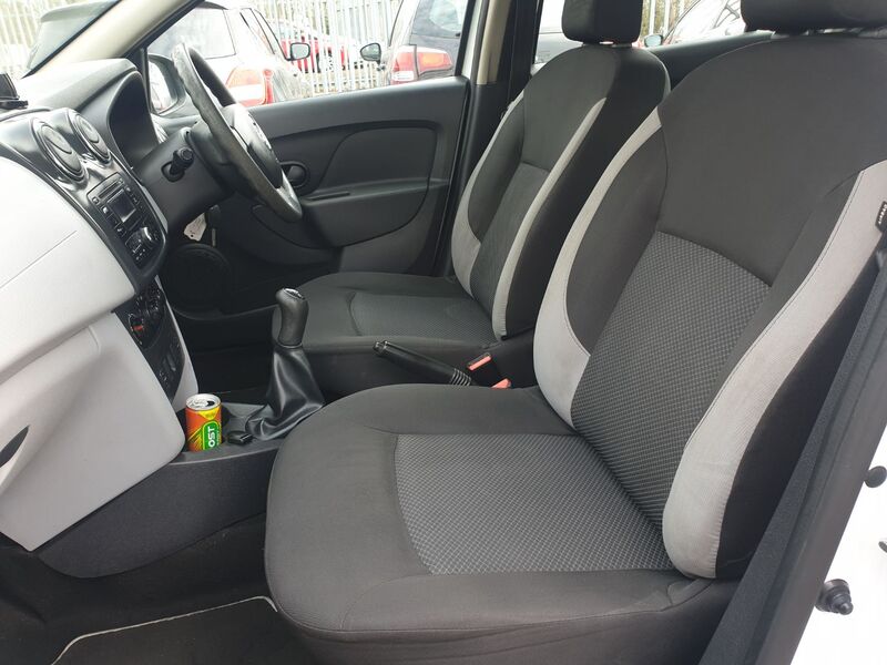 DACIA SANDERO AMBIANCE DCI 2013