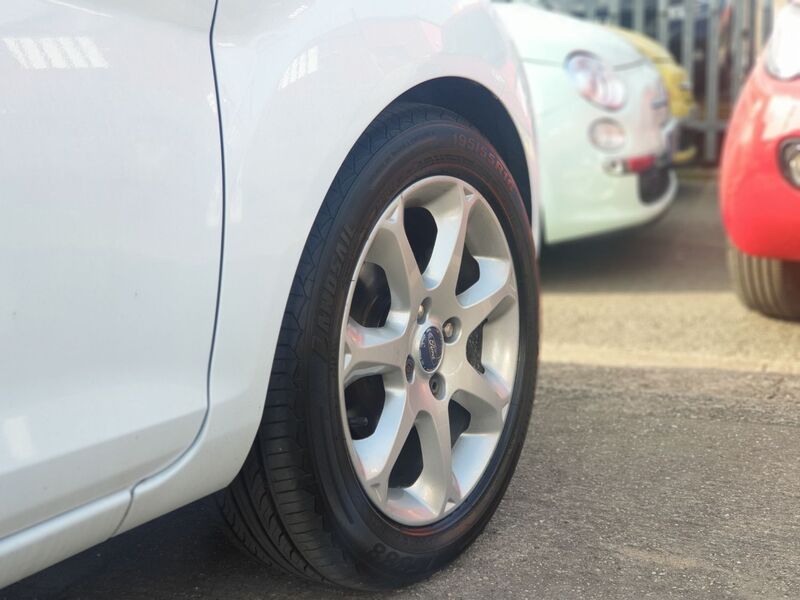 FORD FIESTA ZETEC 2009