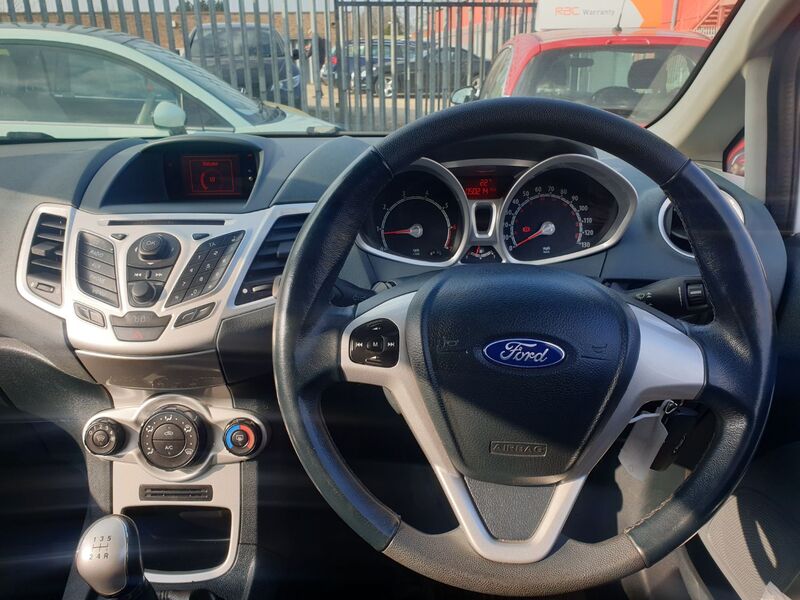 FORD FIESTA ZETEC 2009