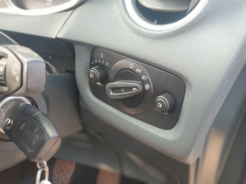 FORD FIESTA ZETEC 2009