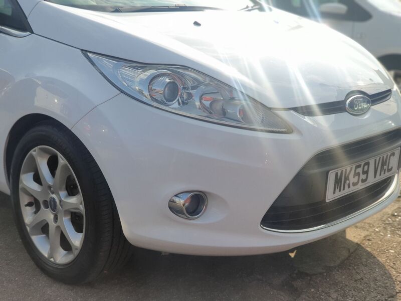 FORD FIESTA ZETEC 2009