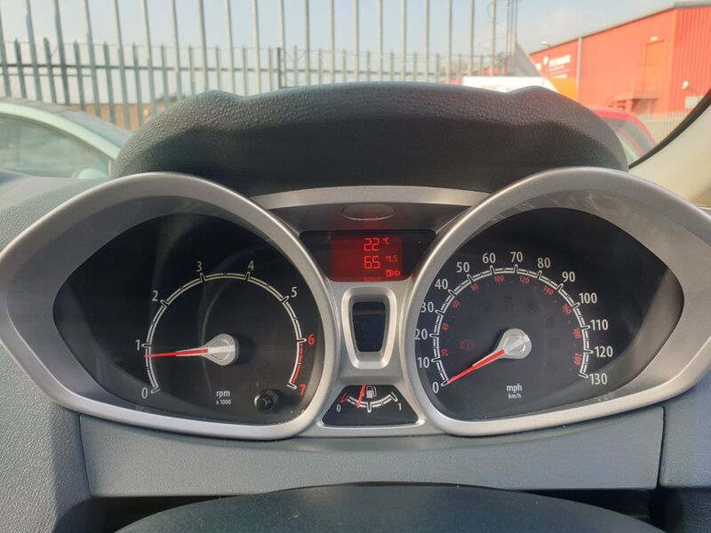 FORD FIESTA ZETEC 2009