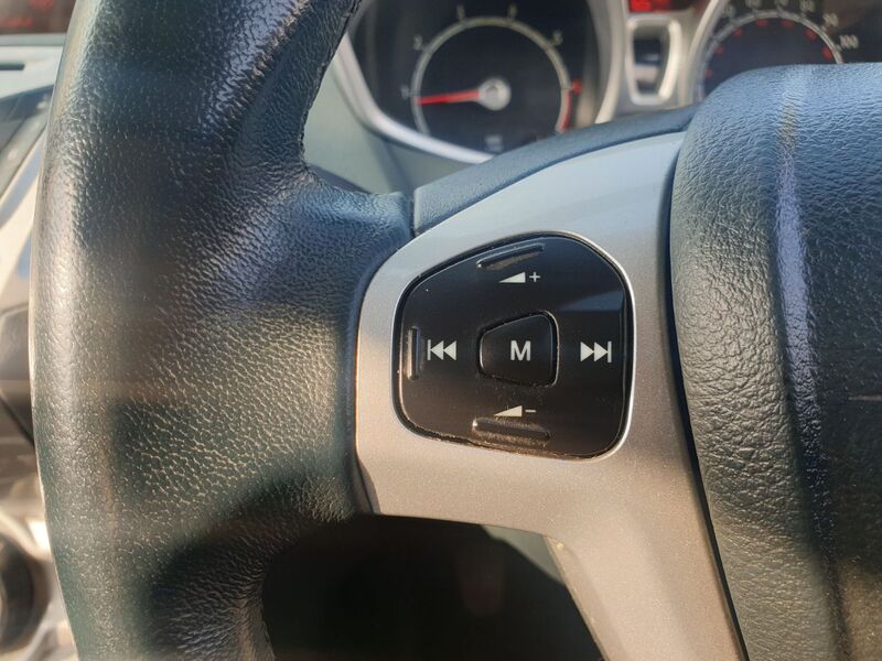 FORD FIESTA ZETEC 2009