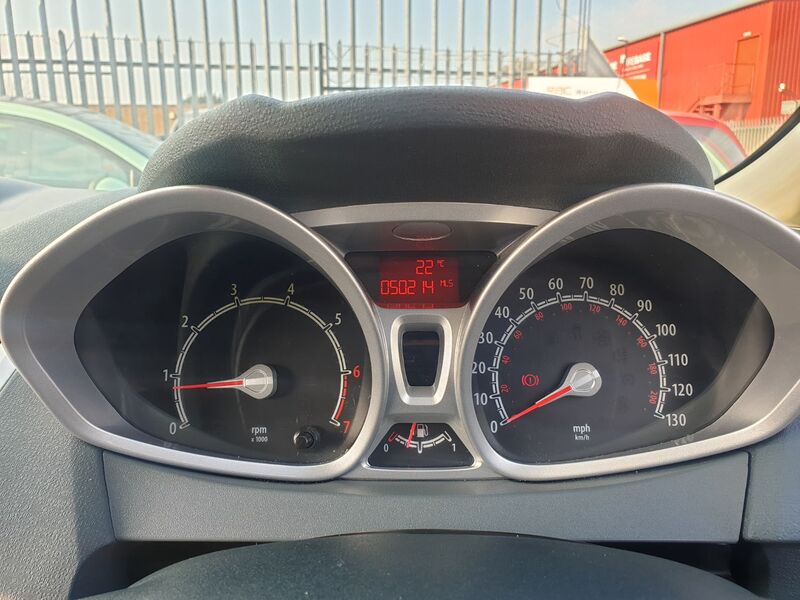 FORD FIESTA ZETEC 2009