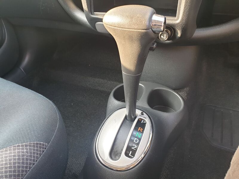TOYOTA YARIS VVTI T SPIRIT 2003