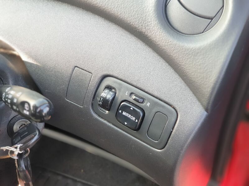 TOYOTA YARIS VVTI T SPIRIT 2003
