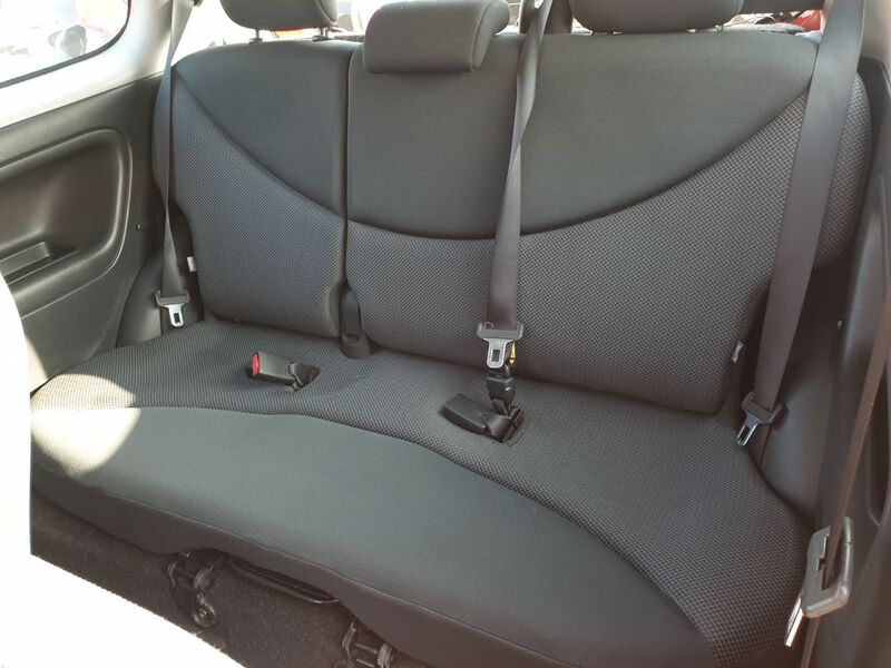 TOYOTA YARIS VVTI T SPIRIT 2003