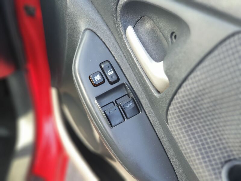 TOYOTA YARIS VVTI T SPIRIT 2003