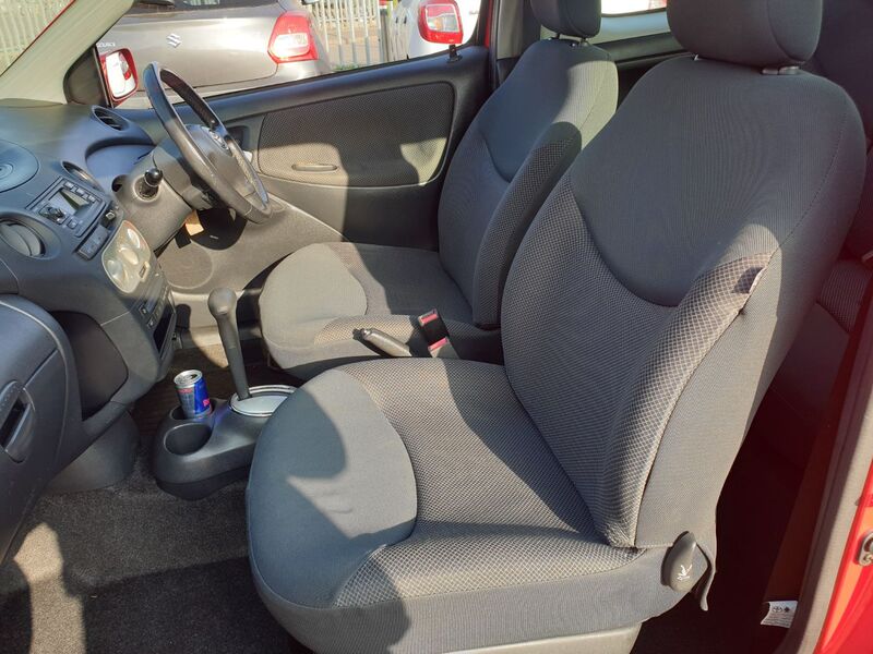 TOYOTA YARIS VVTI T SPIRIT 2003