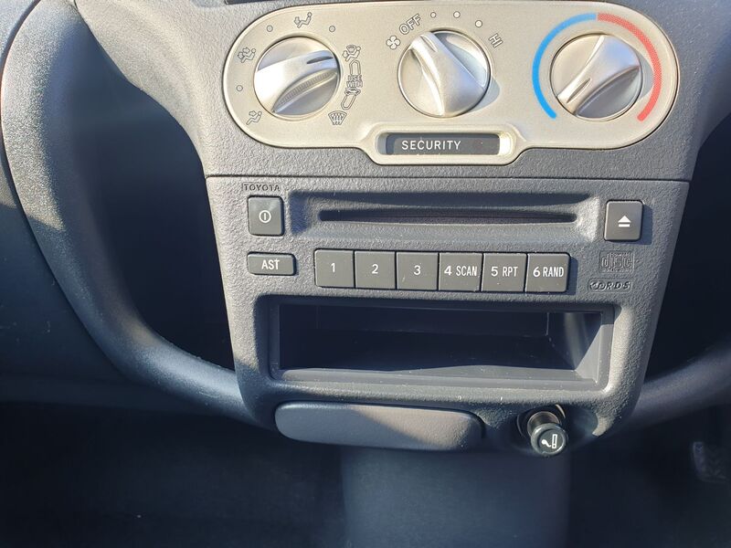 TOYOTA YARIS VVTI T SPIRIT 2003