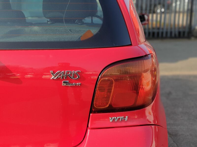 TOYOTA YARIS VVTI T SPIRIT 2003