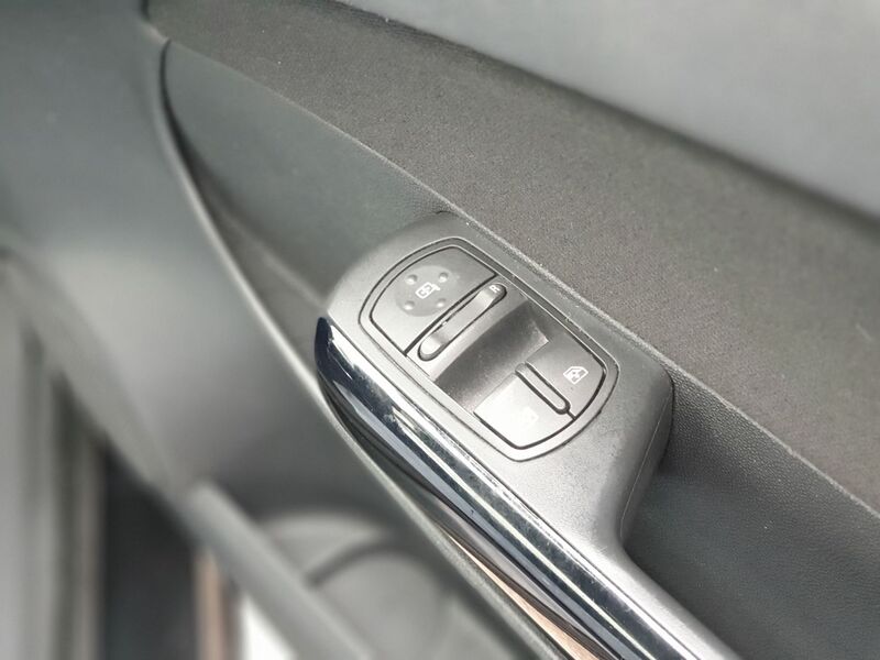 VAUXHALL CORSA DESIGN AC 2015