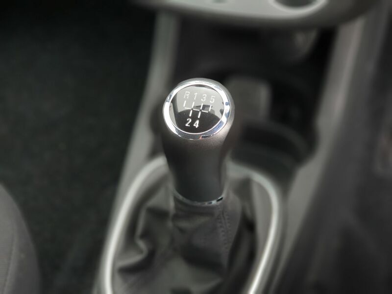 VAUXHALL CORSA DESIGN AC 2015