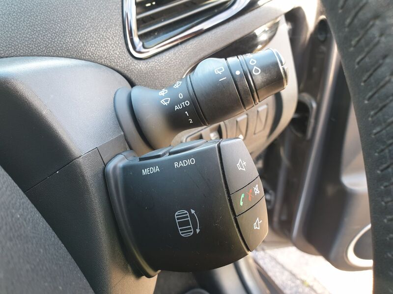 RENAULT SCENIC DYNAMIQUE TOMTOM VVT 2012