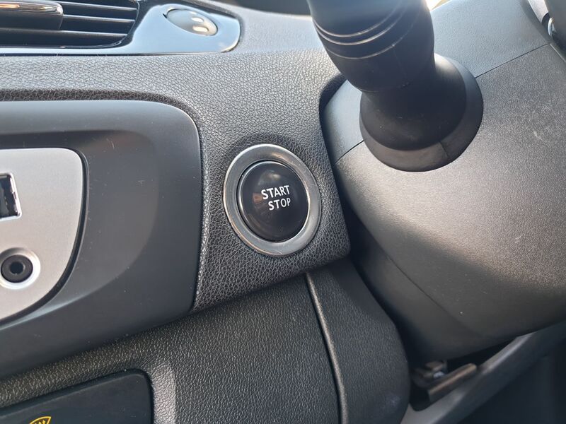 RENAULT SCENIC DYNAMIQUE TOMTOM VVT 2012