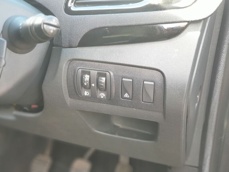 RENAULT SCENIC DYNAMIQUE TOMTOM VVT 2012