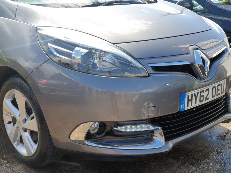 RENAULT SCENIC DYNAMIQUE TOMTOM VVT 2012