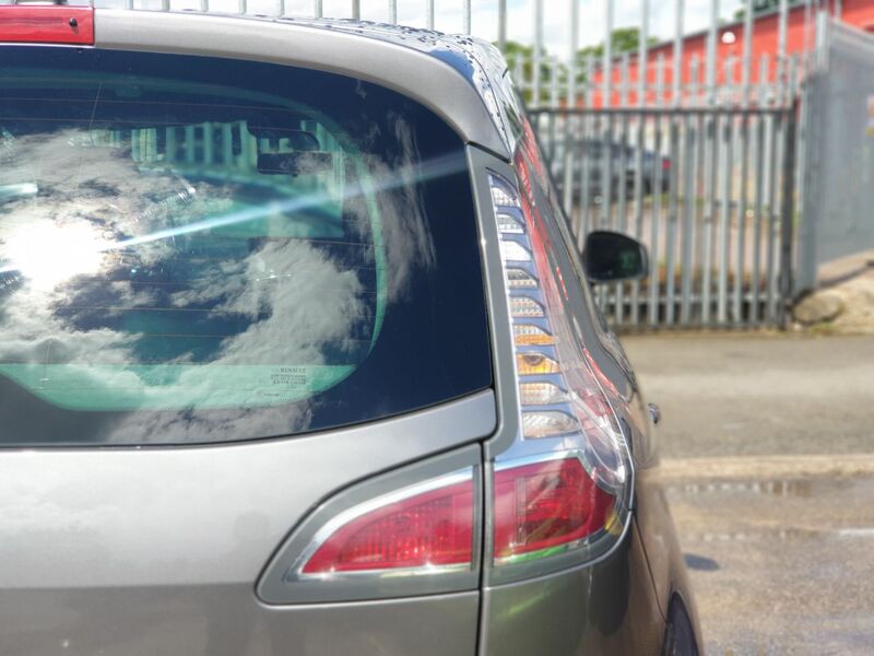 RENAULT SCENIC DYNAMIQUE TOMTOM VVT 2012