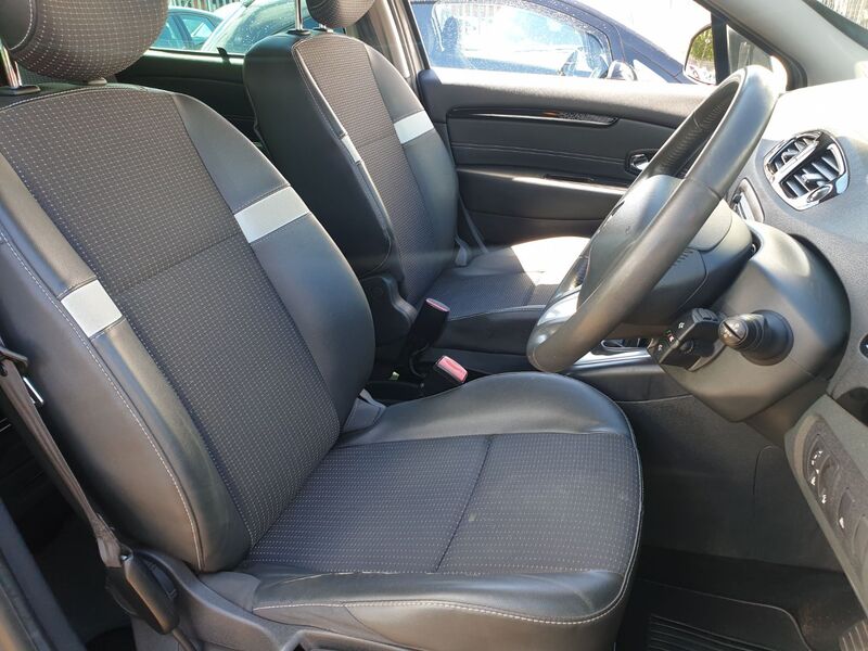 RENAULT SCENIC DYNAMIQUE TOMTOM VVT 2012