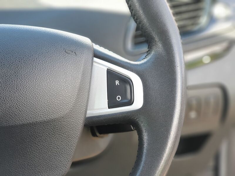 RENAULT SCENIC DYNAMIQUE TOMTOM VVT 2012