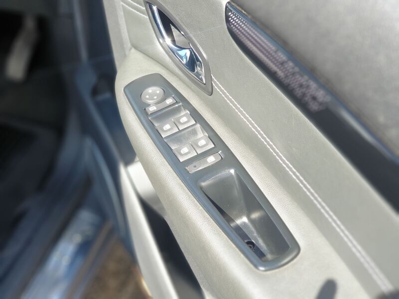 RENAULT SCENIC DYNAMIQUE TOMTOM VVT 2012