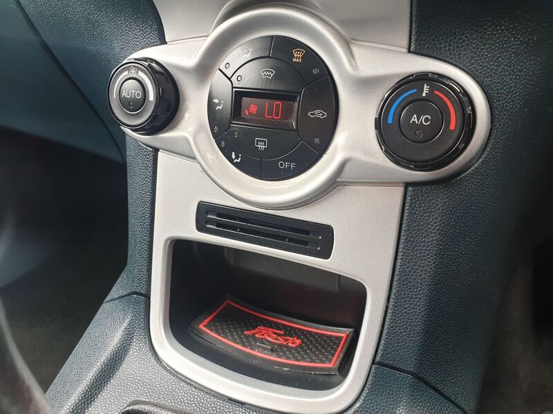 FORD FIESTA TITANIUM 2009