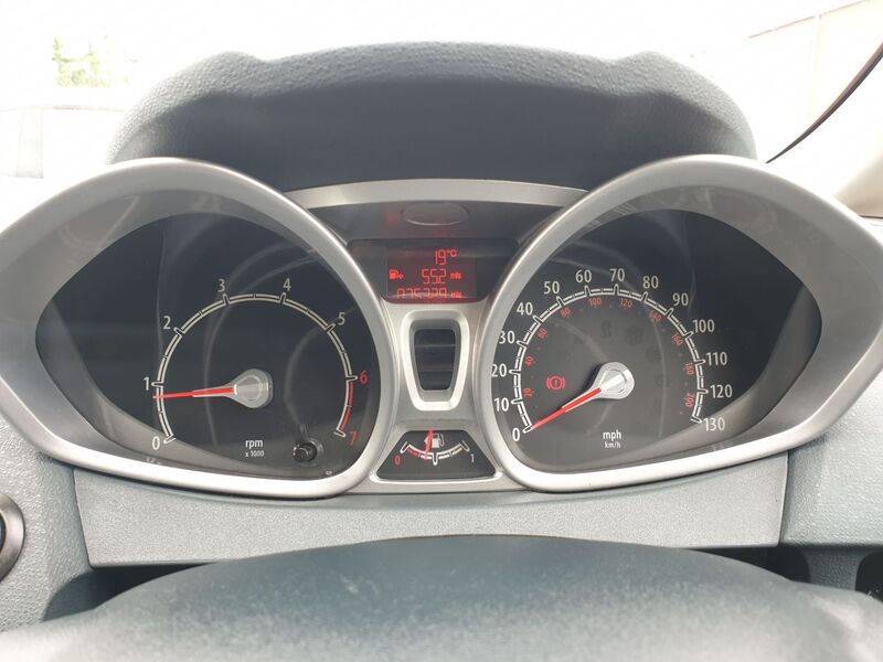 FORD FIESTA TITANIUM 2009