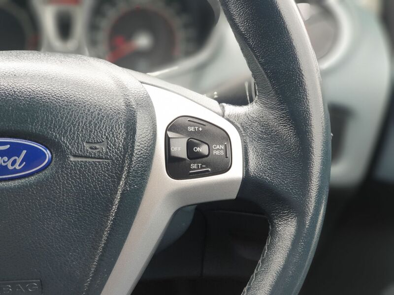 FORD FIESTA TITANIUM 2009