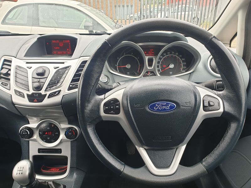 FORD FIESTA TITANIUM 2009