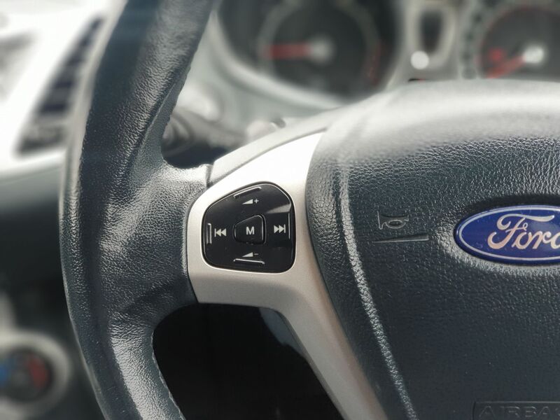 FORD FIESTA TITANIUM 2009