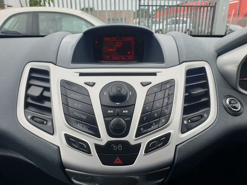 FORD FIESTA TITANIUM 2009