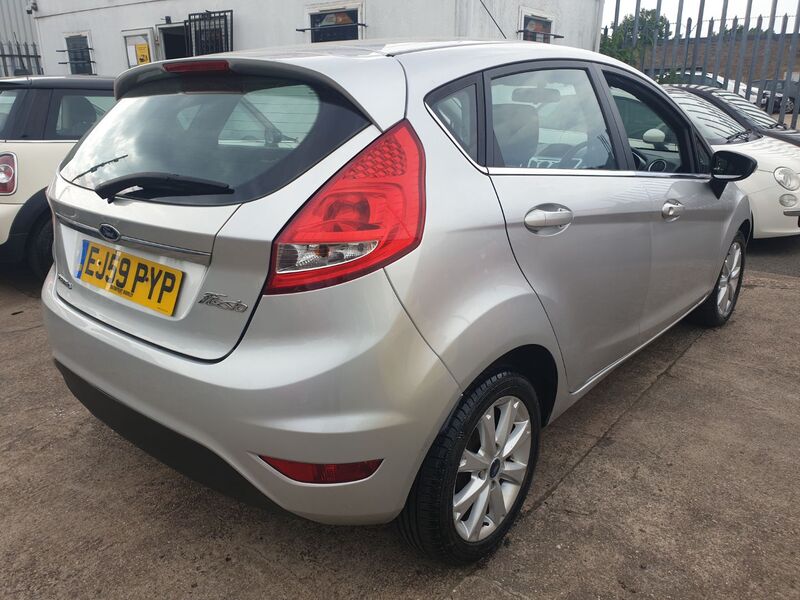 FORD FIESTA ZETEC 2010