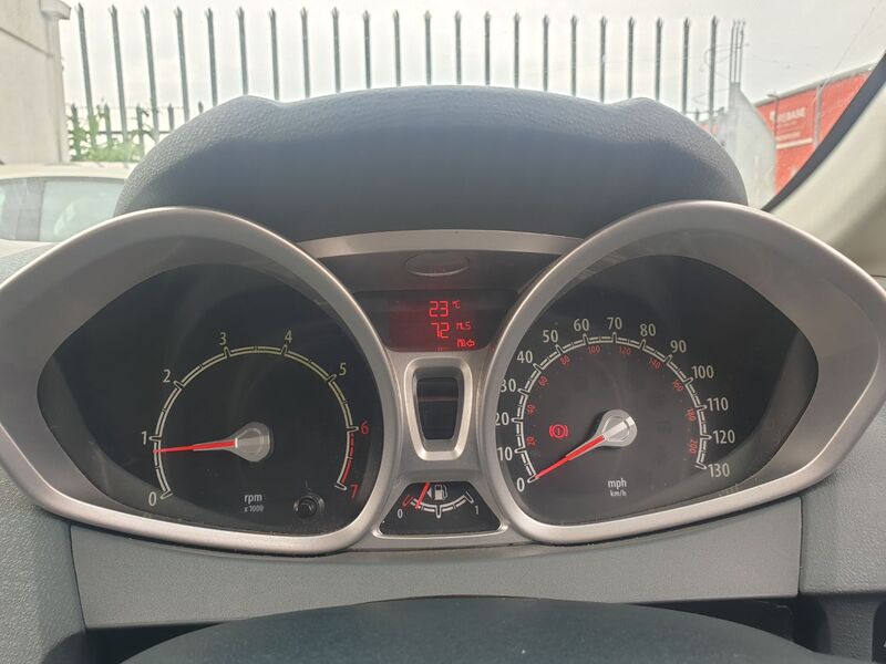 FORD FIESTA ZETEC 2010