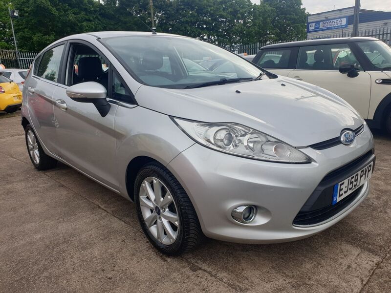 FORD FIESTA ZETEC 2010