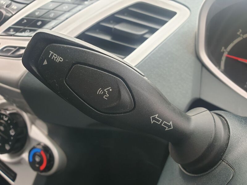 FORD FIESTA ZETEC 2010