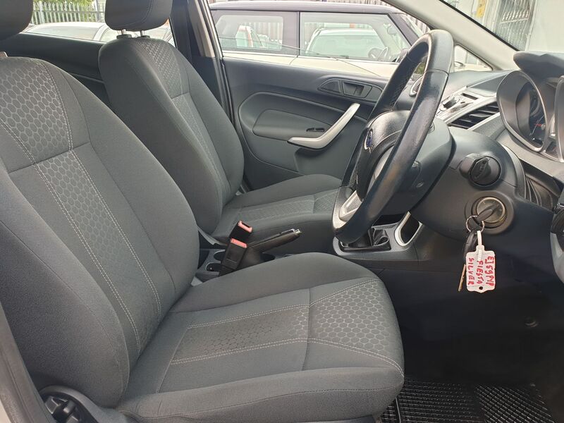 FORD FIESTA ZETEC 2010