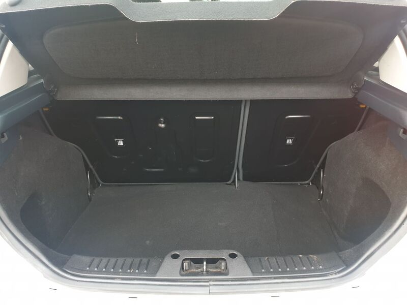 FORD FIESTA ZETEC 2010